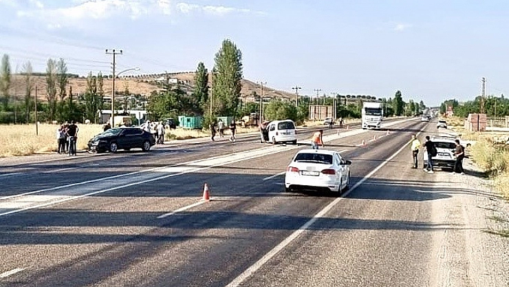 Doğanşehir'de iki araç çarpıştı