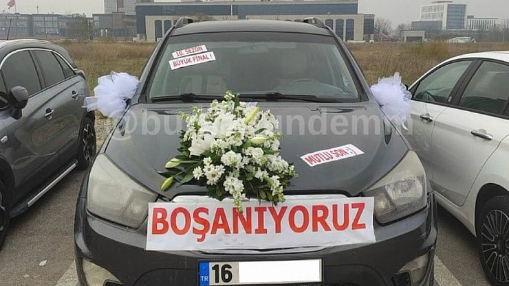 Düğüne gider gibi boşandı!