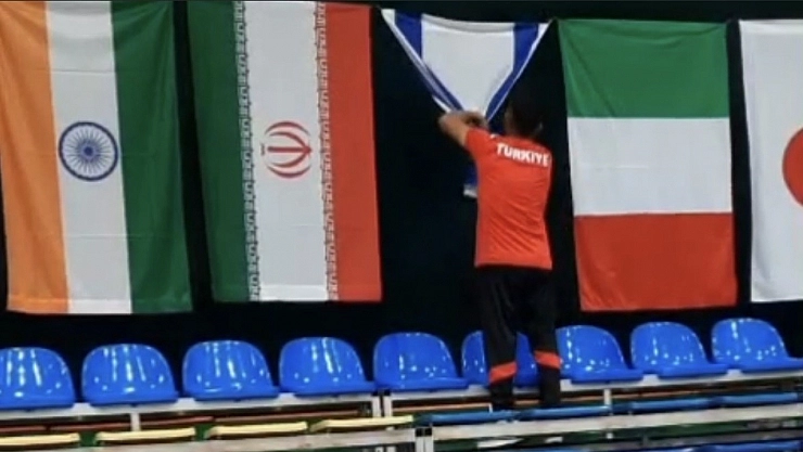 Dünya üçüncüsü olunca israil bayrağını düğümledi