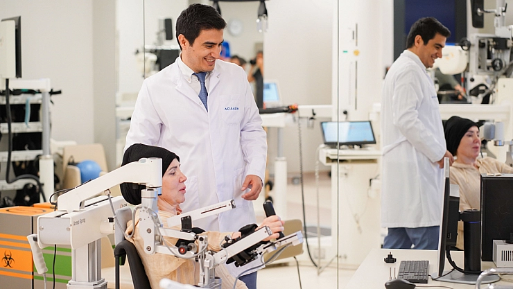 Dünyada her 6 kişiden 1'i felç geçiriyor! Robotik rehabilitasyon umutları 'ayağa kaldırıyor'