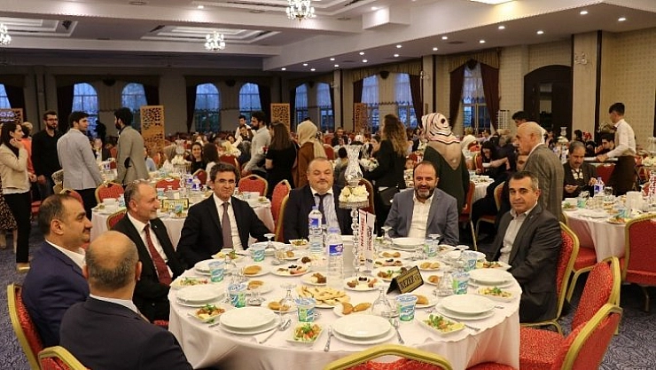 Eczacılar Günü'nde iftar yemeğinde buluştu