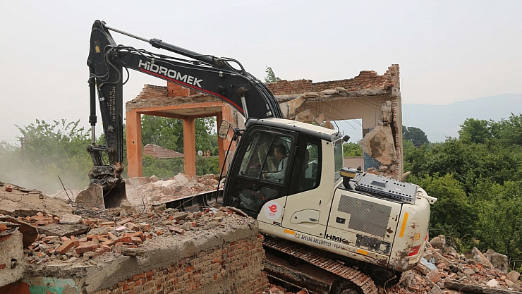 Efeler'de tehlikeye geçit yok