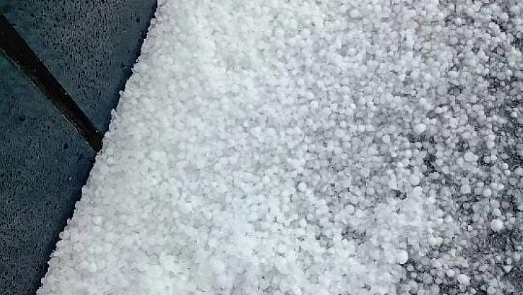 Elazığ'a dolu yağdı