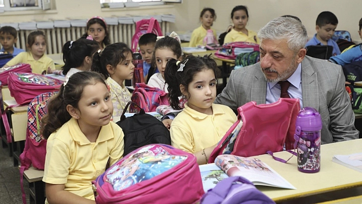 Elazığ Belediyesi'nden Öğrencilere Kırtasiye Hediyesi