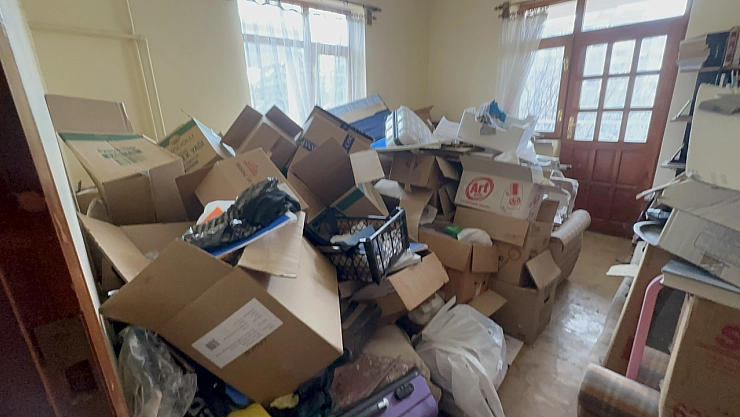 Elazığ'da 'çöp ev' ihbarı üzerine gidilen adres emekli pilot çıktı