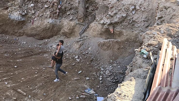 Elazığ'da inşaat çukuruna düşen çocuk kurtarıldı