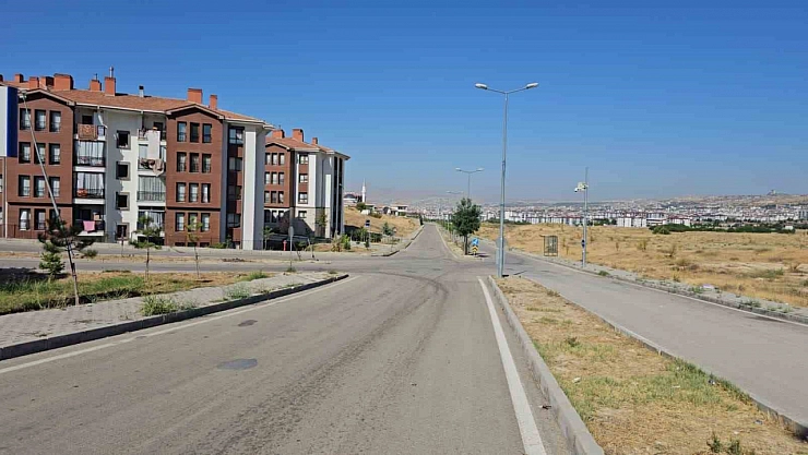 Sıcaklık 40 dereceye çıktı, caddeler boş kaldı
