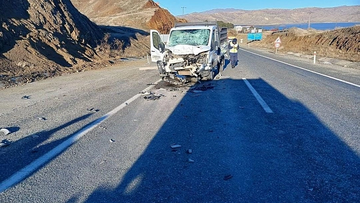 Elazığ'da feci kaza, 3 yaralı