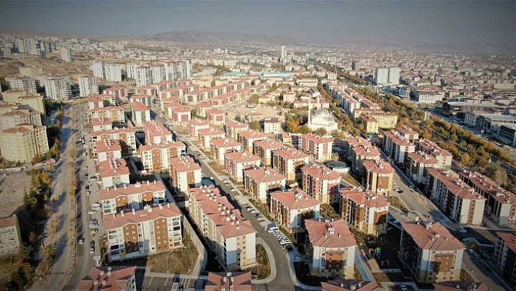 Elazığ'ı yeniden inşa etti