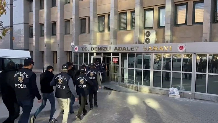 Emekli Öğretmeni 71 Milyon Dolandırdılar!