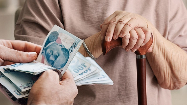Emeklileri sevindiren haber: Farklar bugün hesaplara yatıyor!
