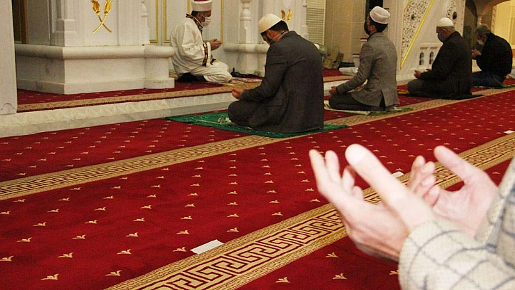 Emekliye ek zam, camiden çıkmış