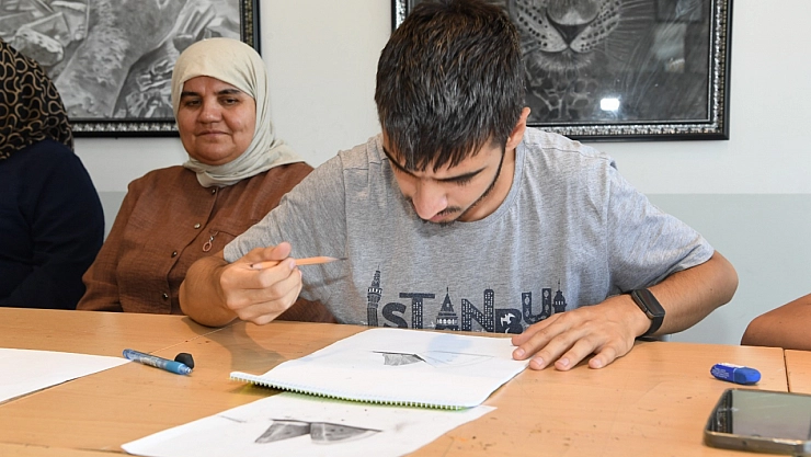 Engelleri Sanatla Aştılar: Malatya'daki Özel Çocuklar Fırçalarıyla Dünyayı Renklendiriyor