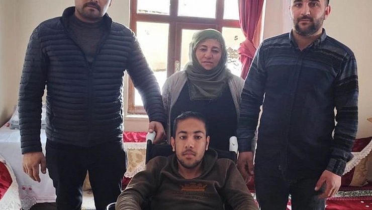 Engelli genç tekerlekli sandalyesine kavuştu