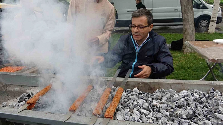Engelli vatandaşlar mangalda buluştu!