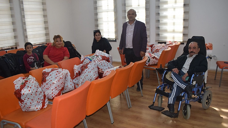 Engellilere gıda ve giysi desteği