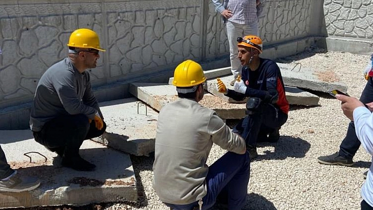 Enkazda arama ve kurtarma eğitimi devam ediyor