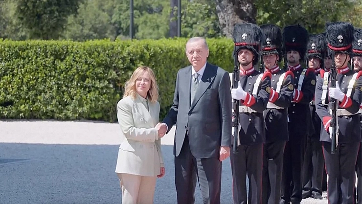 Erdoğan, İtalya'da resmi törenle karşılandı