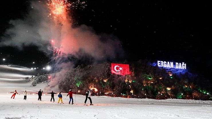 Ergan'da kar kalınlığı 88 santimetreye ulaştı