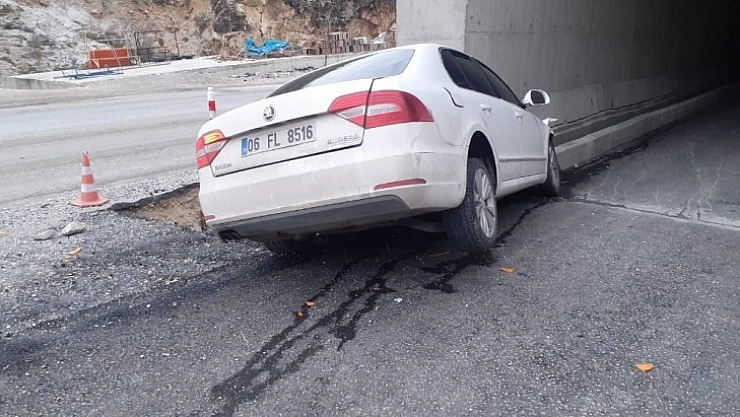 Otomobil duvara çarptı