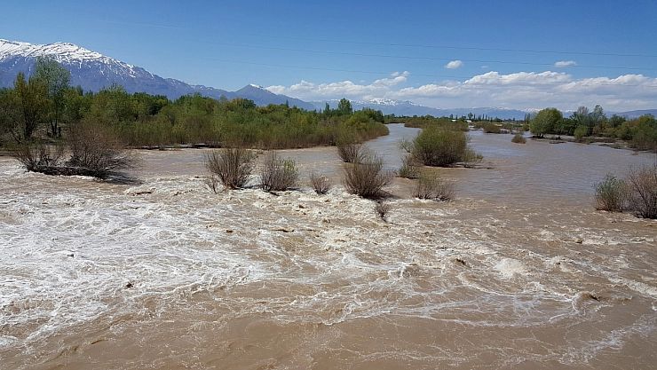 Erzincan'da dere ve nehirlerin debisini yükseldi