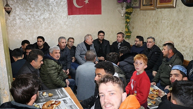 Erzincan'da gençler sabah namazında camileri doldurmaya devam ediyor