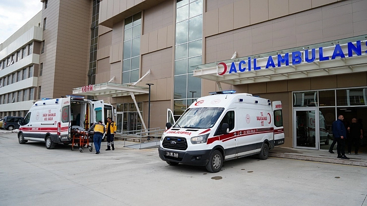 Erzincan'da trafik kazazı: 4 yaralı