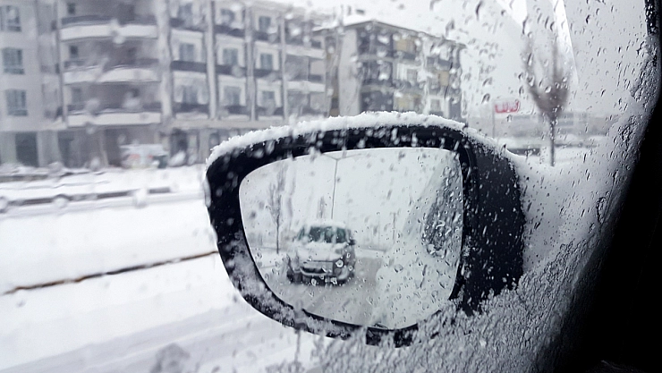Erzincan güne kar yağışıyla uyandı