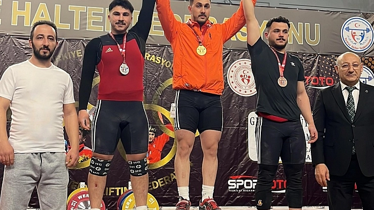Erzincanlı Halterci Türkiye birincisi oldu