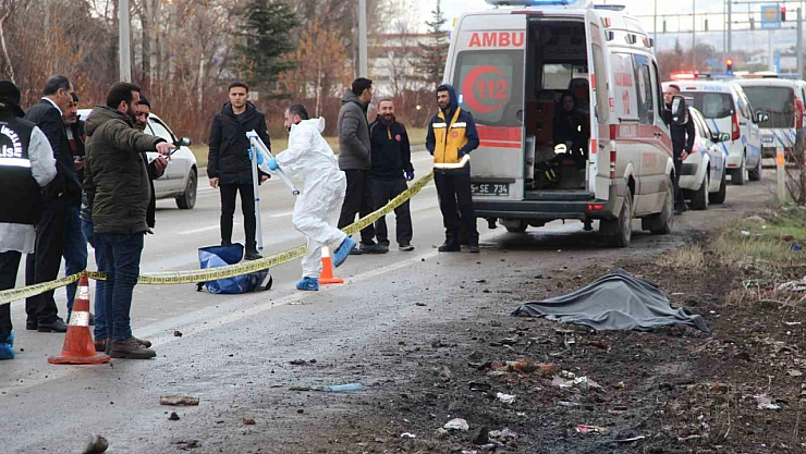 Yol kenarında ceset bulundu