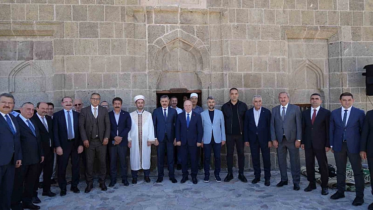 Tarihi Kale Mescidi'nde Yıllar Sonra İlk Cuma Namazı
