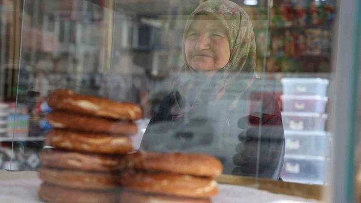 Konyalılar ona çok alıştı! Konyalıların 'Simitçi Teyzesi' oldu