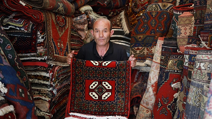 Eski dokuma halılara hayat veriyor
