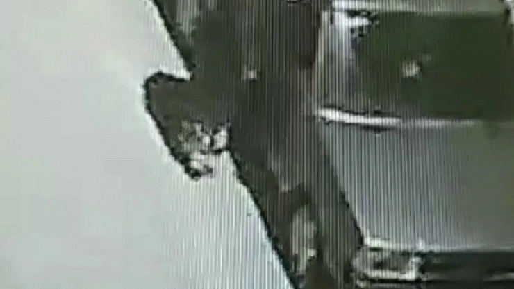 Etek giyip araç çaldı