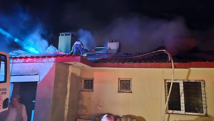 Ev yangını paniğe neden oldu, 3 kişi dumandan etkilendi