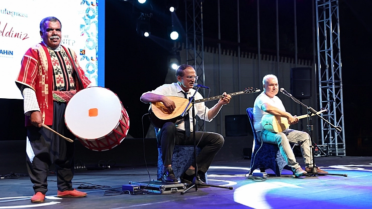 Festival renkli görüntülerle başladı