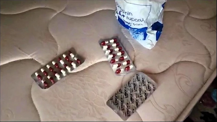 Fuhuş yalanıyla dolandılar