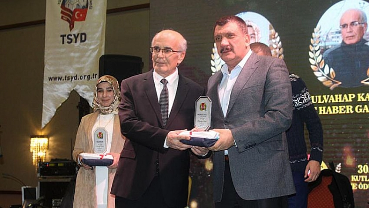 Gazeteciler ödüllendirildi 