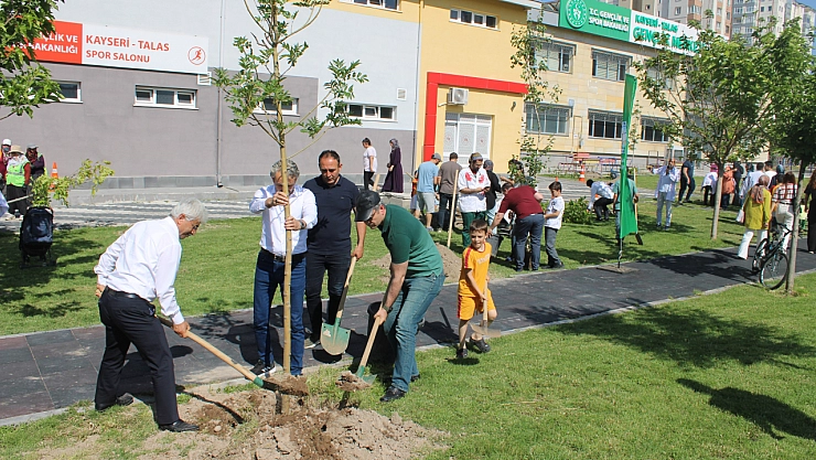 Gazzeli çocuklar için fidan dikildi