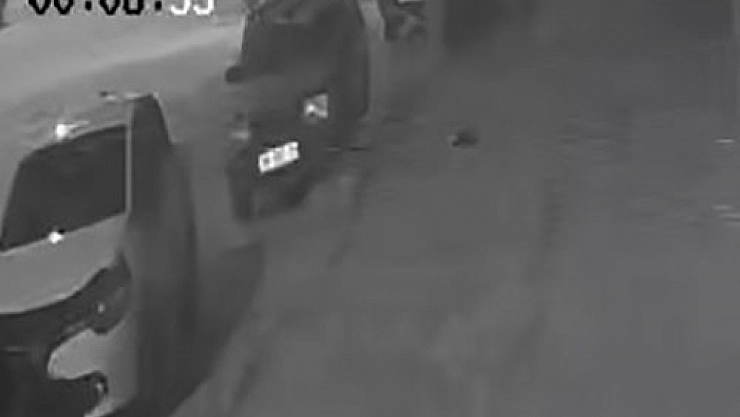 Gece yarısı dehşeti: Pompalı tüfekle ateş açtılar