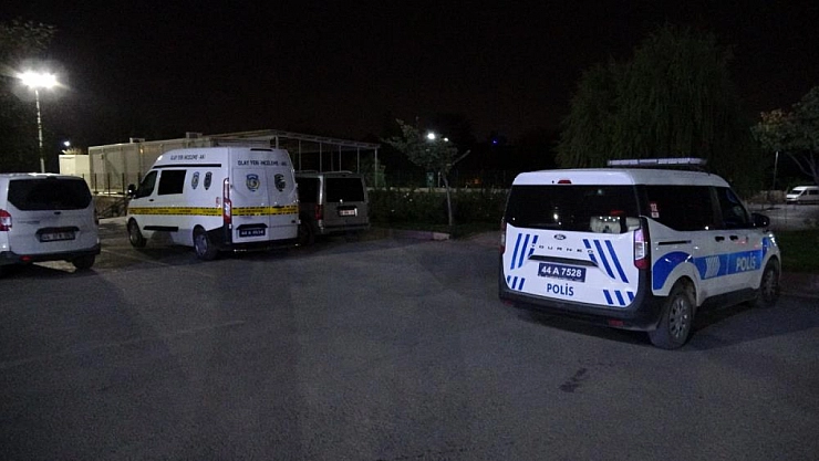 Gece yarısı silahla oynarken kendini vurdu