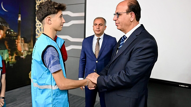 Geçit'ten Öğrencilere Altın Tavsiyeler: 'Dünyayı İyilik Değiştirir'