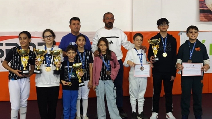 Genç Eskrimciler Anadolu Kupası'nda 5 şampiyonluk elde etti