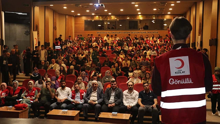 Genç Kızılay Malatya'da Gençlerle Buluştu