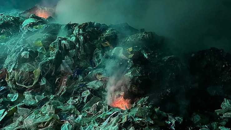 Geri dönüşüm fabrikasında korkutan yangın