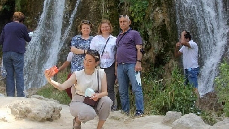 Girlevik Şelalesi'ne bayramda ziyaretçi akını