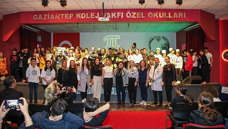 Pi temalı kostüm tasarlama yarışması yapıldı