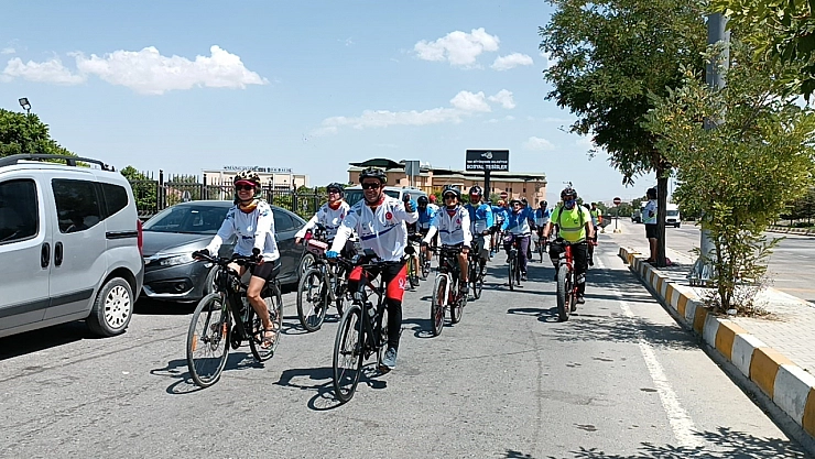 Göl için pedal çevirecekler