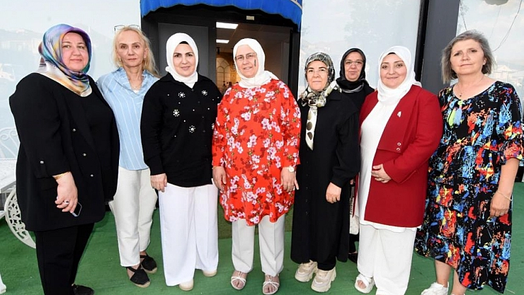 Gönüllü annelerden hayır çarşısı