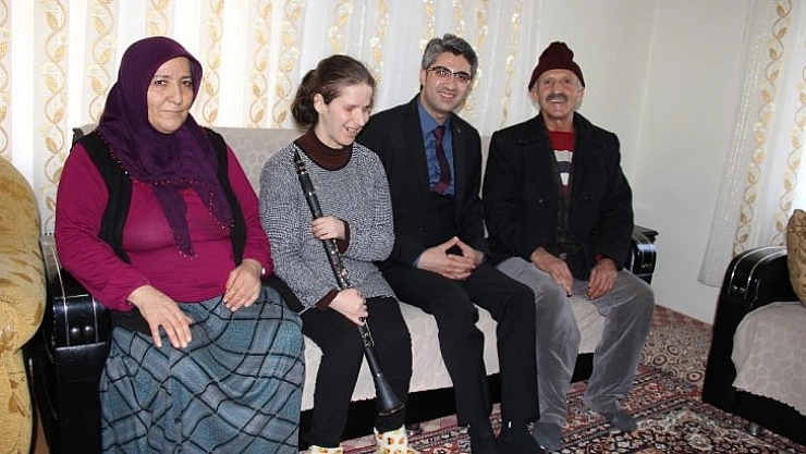 Zeyneb'in klarnet sevinci